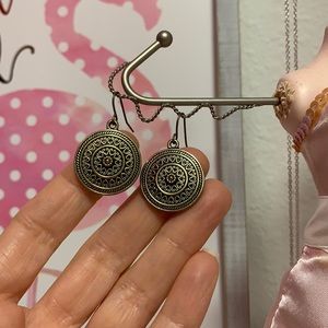 Earrings beautifully intricated